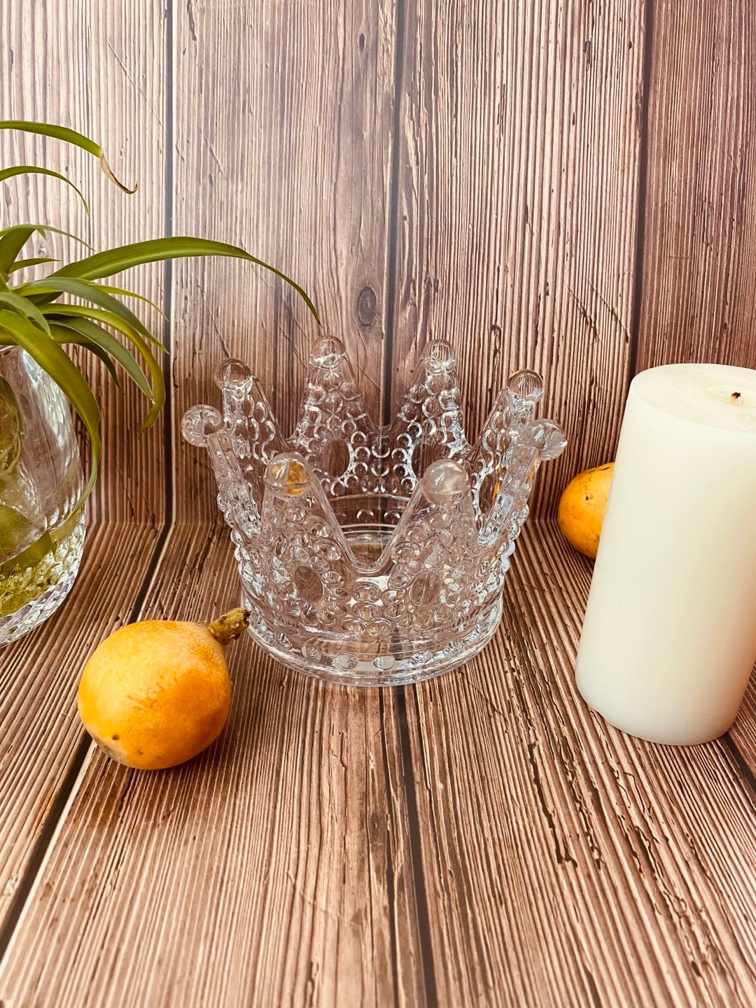 The large colored relief design glass crown candlestick is romantic and artistic pic 2