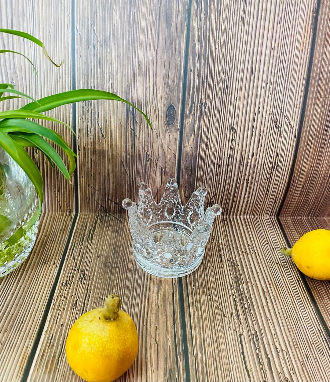 The small crown-relief glass candlestick is romantic and exquisite pic 3
