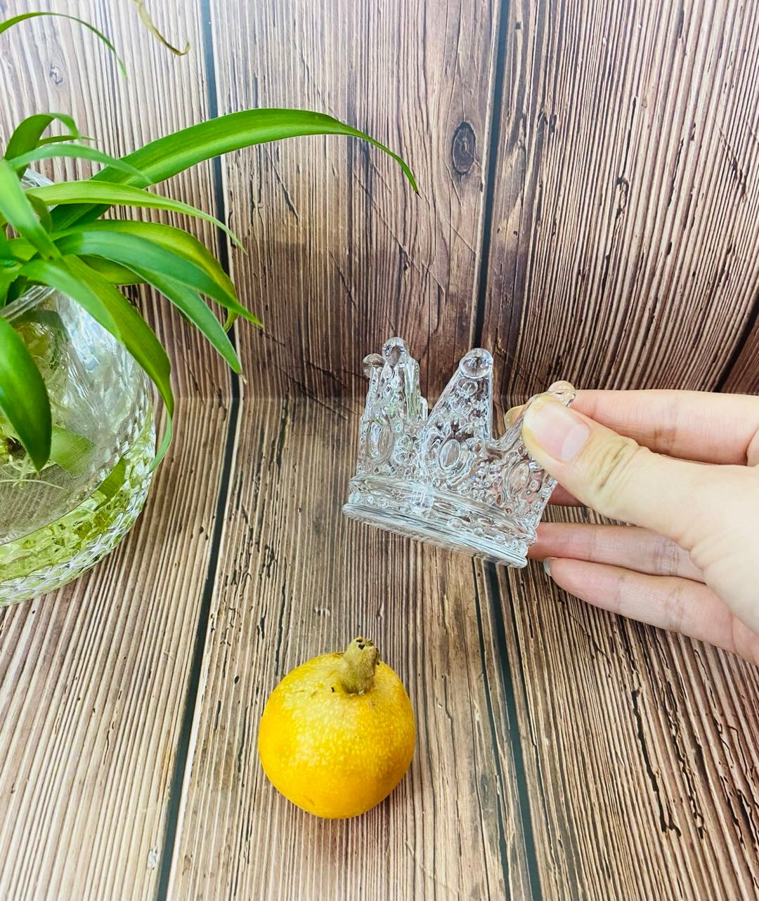 The small crown-relief glass candlestick is romantic and exquisite pic 4