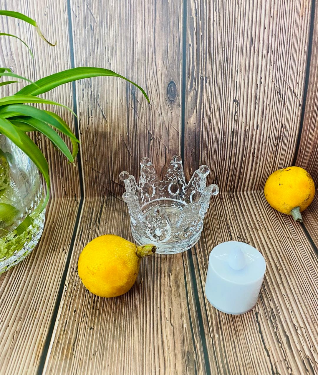 The small crown-relief glass candlestick is romantic and exquisite pic 1