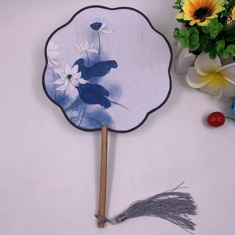 Ancient-style folding fans, Hanfu court fans, round fans, cheongsam show fans, silk fabric petal plum blossom-shaped palace fans, lace folding fans detail image 3