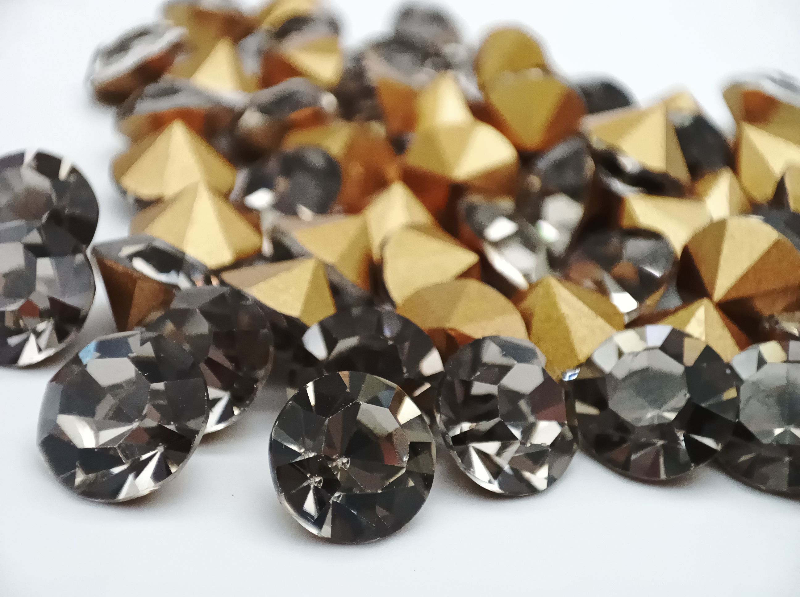 Xiangqin Original pointed-bottom water diamond transparent grey jewelry claw-chain watch with diamond setting and touch-up DIY nail polish diamond SS20 Item Picture