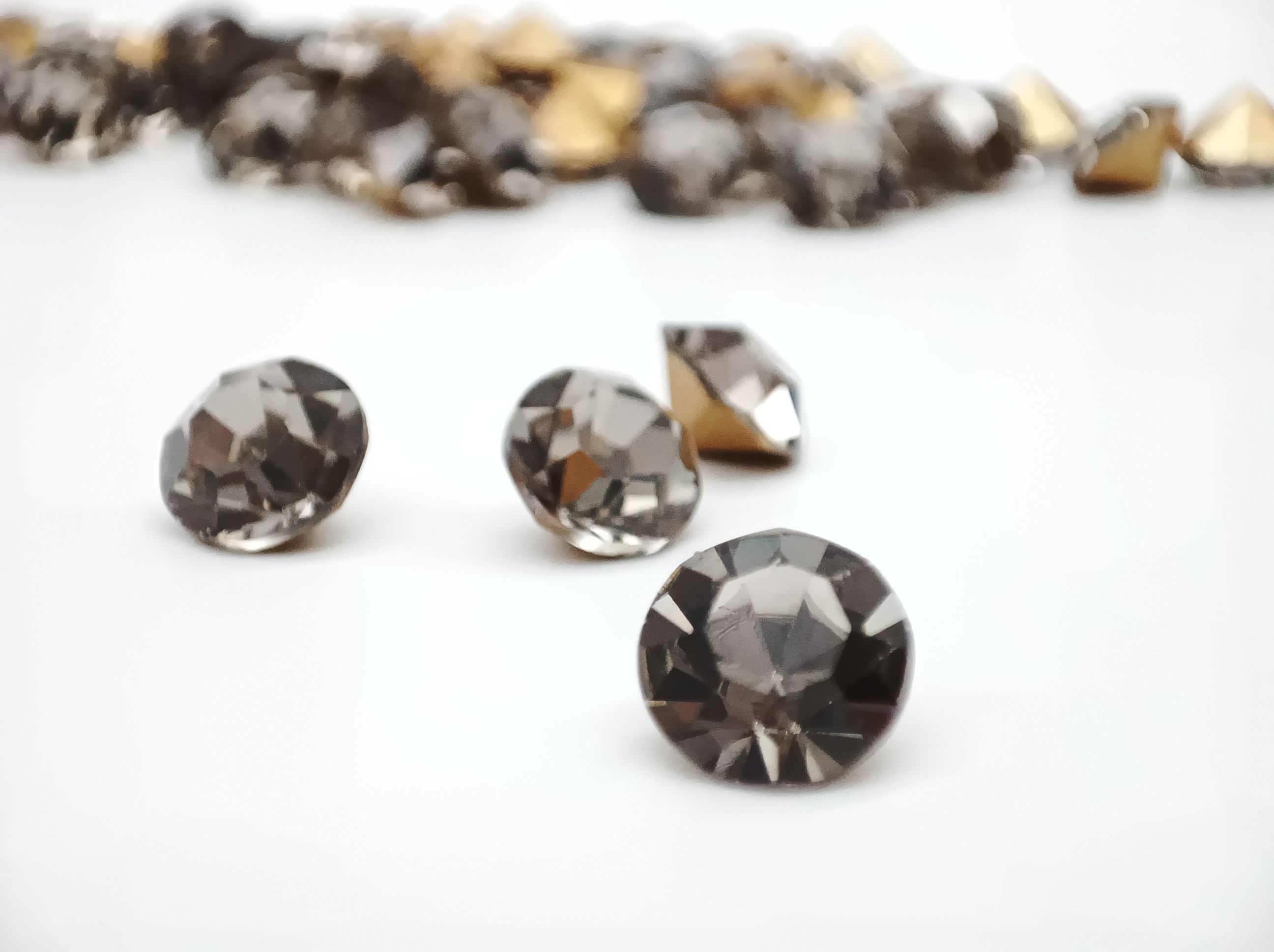 Xiangqin Original pointed-bottom water diamond transparent grey jewelry claw-chain watch with diamond setting and touch-up DIY nail polish diamond SS20 Application Scenario