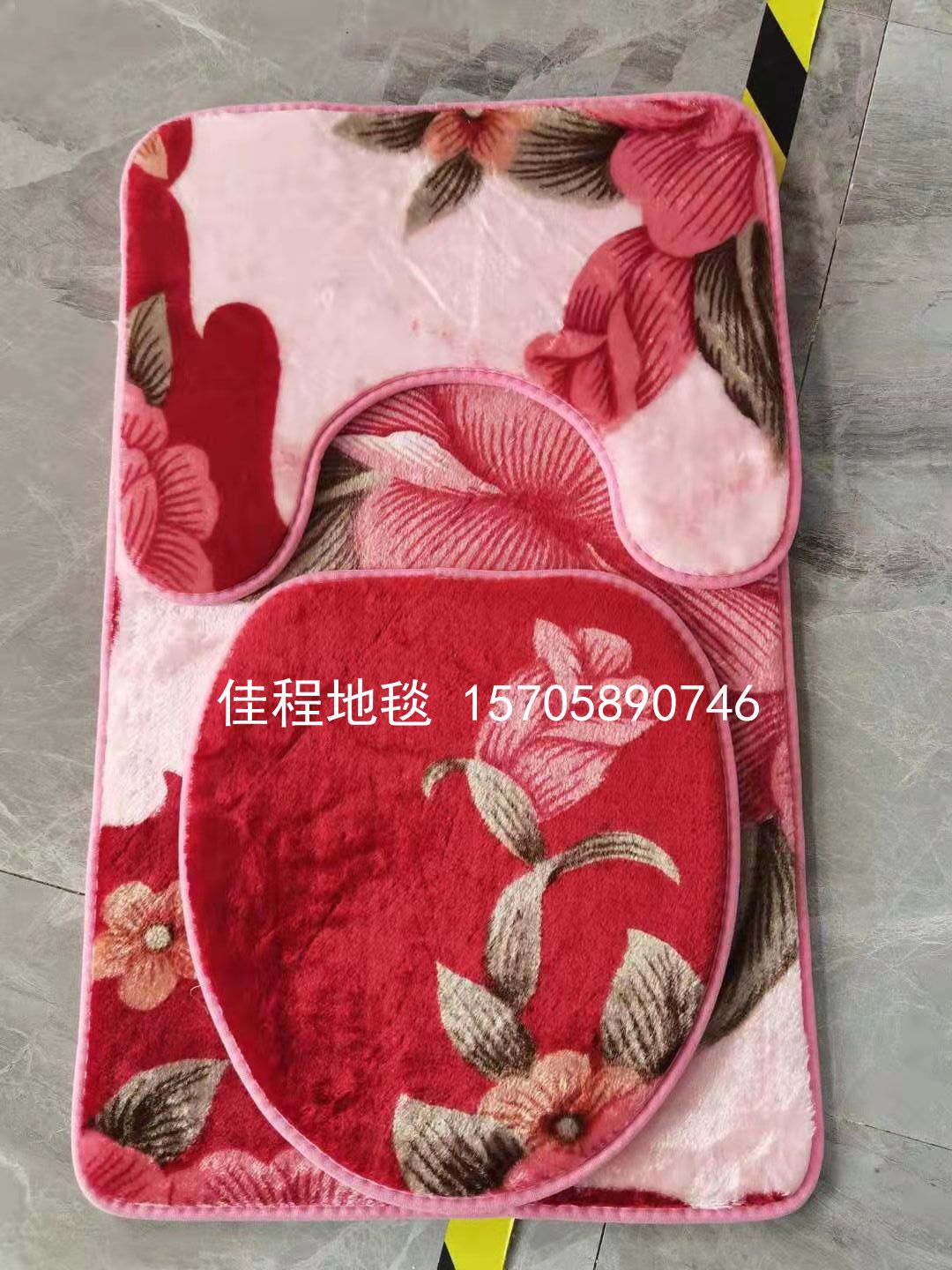 A new type of three-piece polyester toilet mat with a dot plastic base, a new toilet combination mat, and a best-selling toilet mat in foreign trade Application Scenario