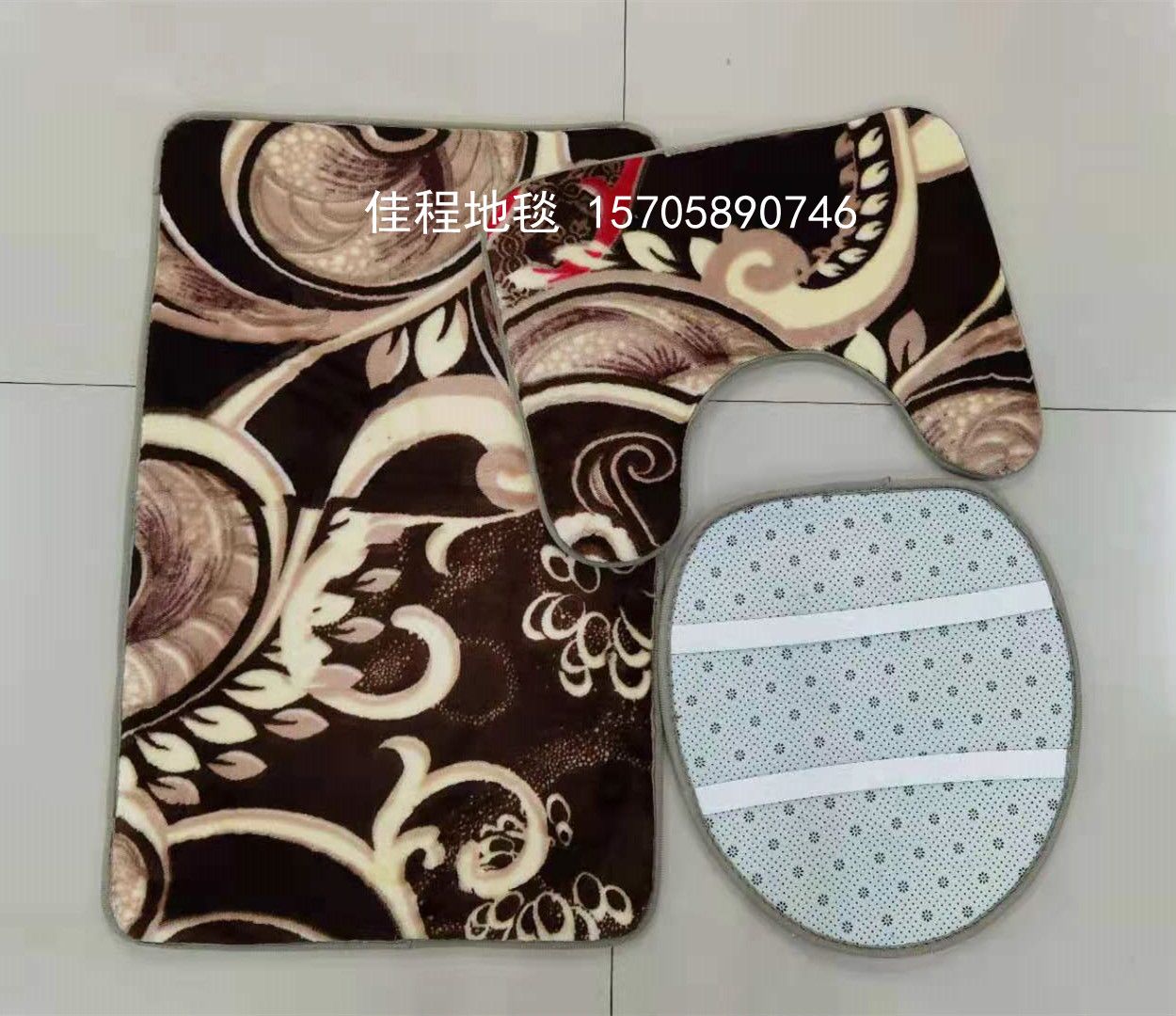 A new type of three-piece polyester toilet mat with a dot plastic base, a new toilet combination mat, and a best-selling toilet mat in foreign trade Specification drawing