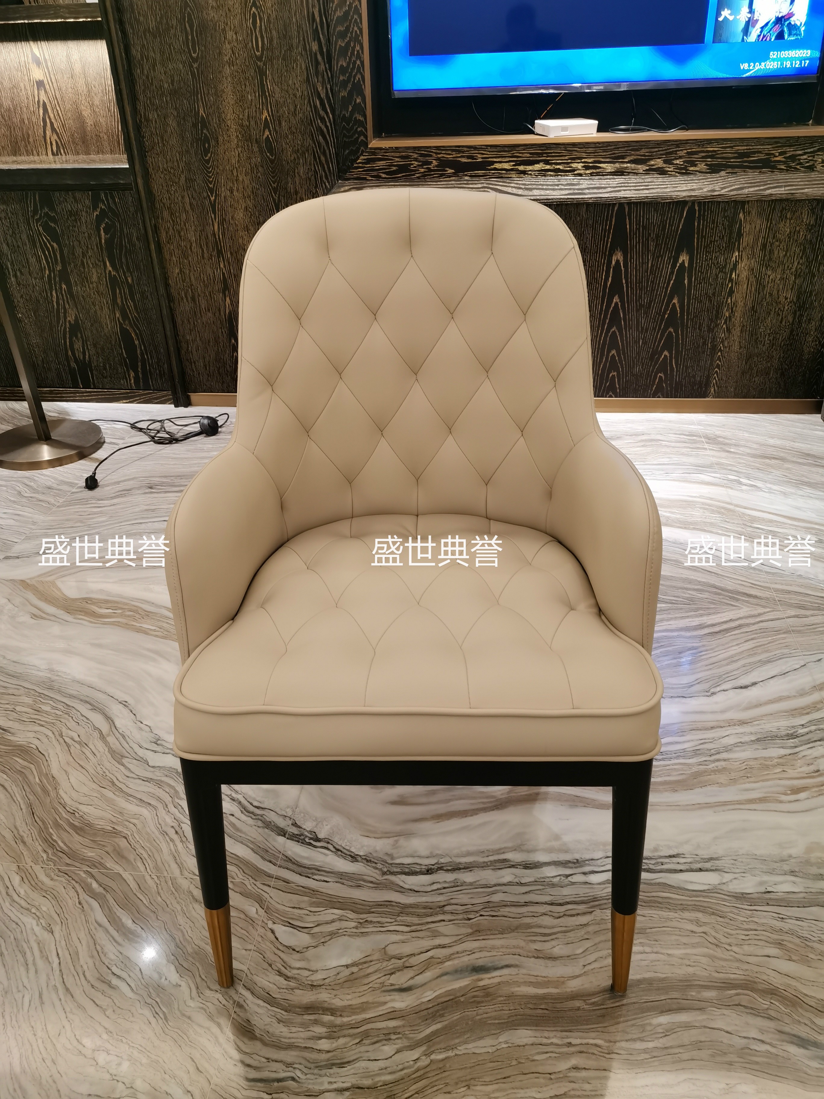 Modern light luxury solid wood electric tables and chairs for Tai 'an Hot Spring Hotel, custom-made solid wood chairs for private rooms in resort hotels, Bentley chairs detail image 1