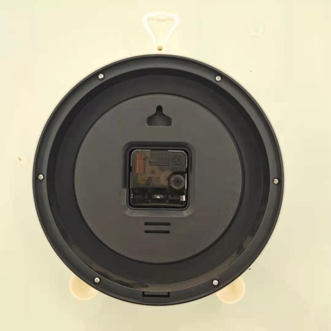 The 9014 clock can be placed or hung detail image 3