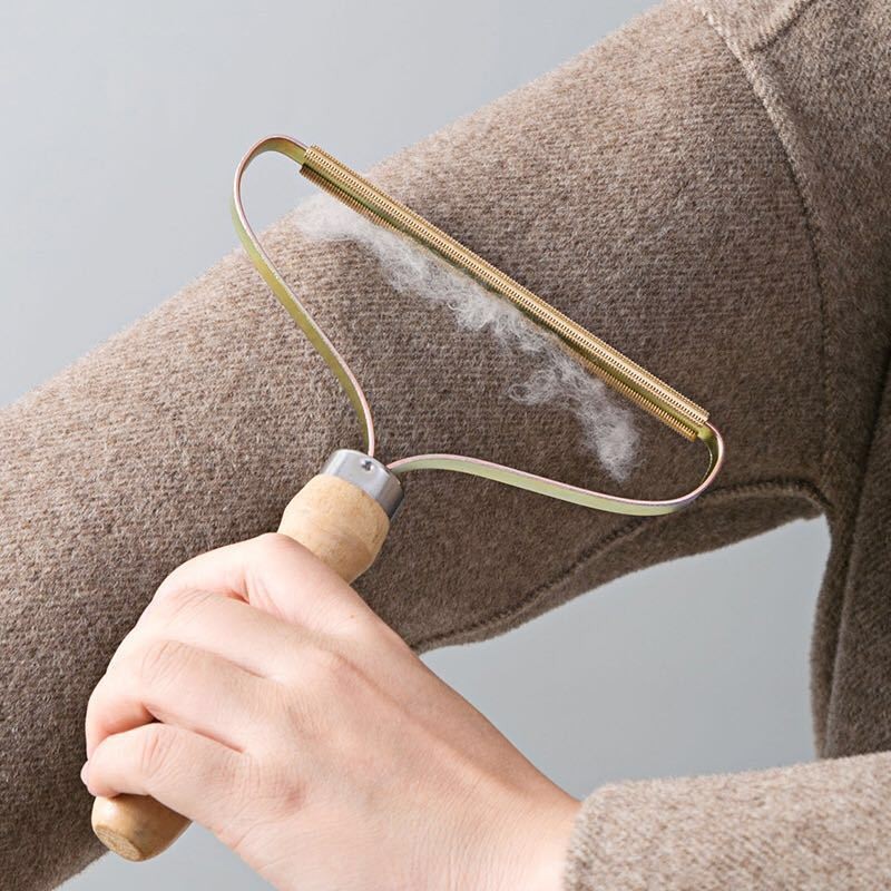 Copper clothes depilation brush detail image 7