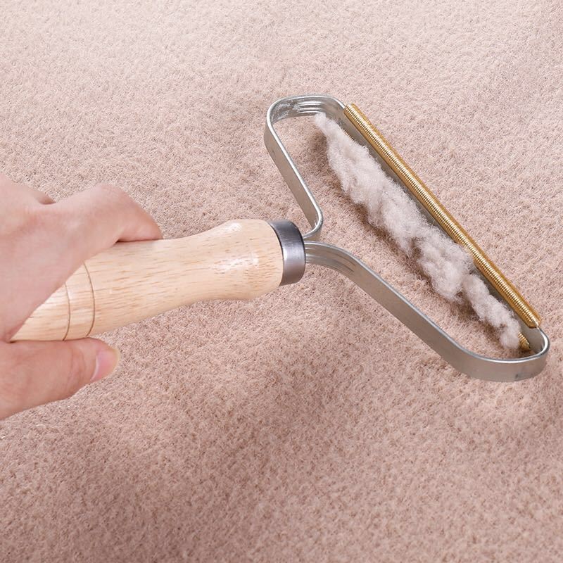 Copper clothes depilation brush detail image 5