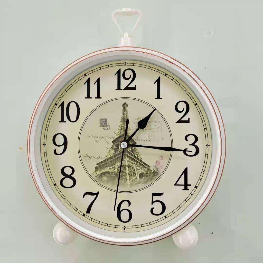 The 9014 clock can be placed or hung detail image 1