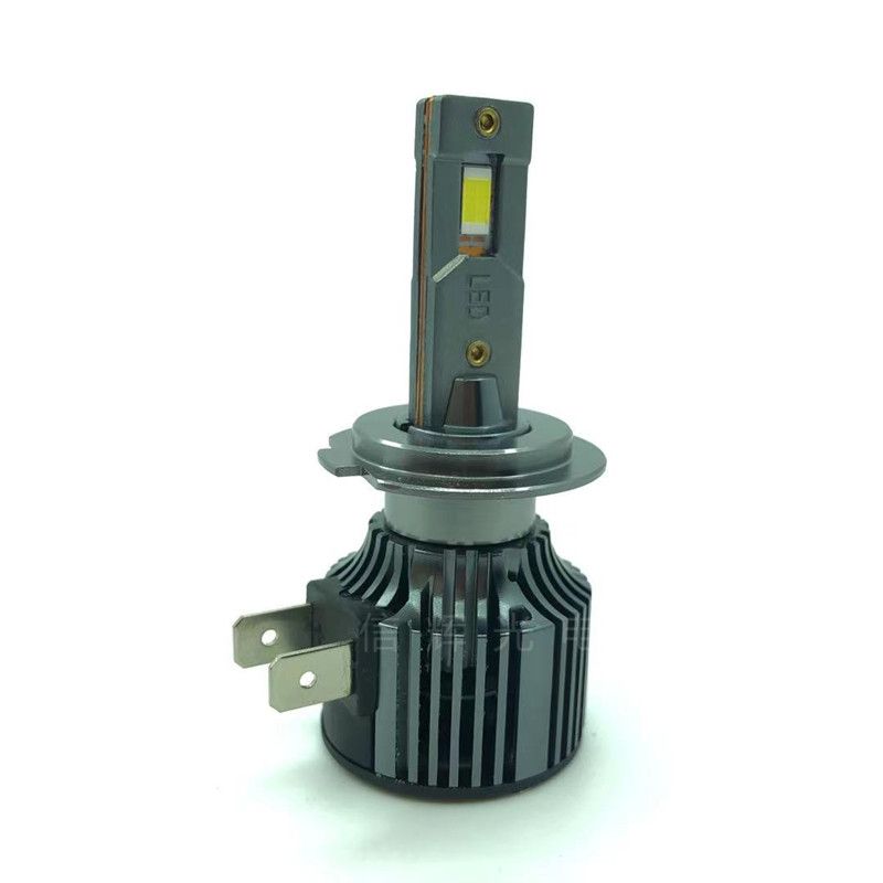 The 12V LED headlights and high beams of the car have been modified into H7 integrated 25W ultra-bright white spotlights details Picture