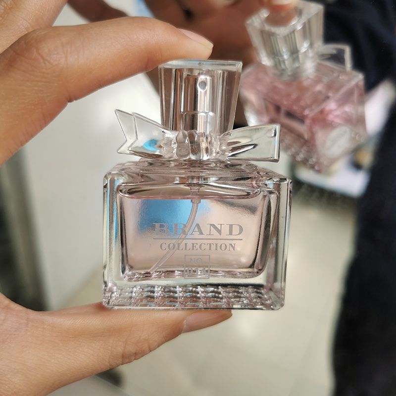 Brand Collection 014 Lady Powder Application Scenario