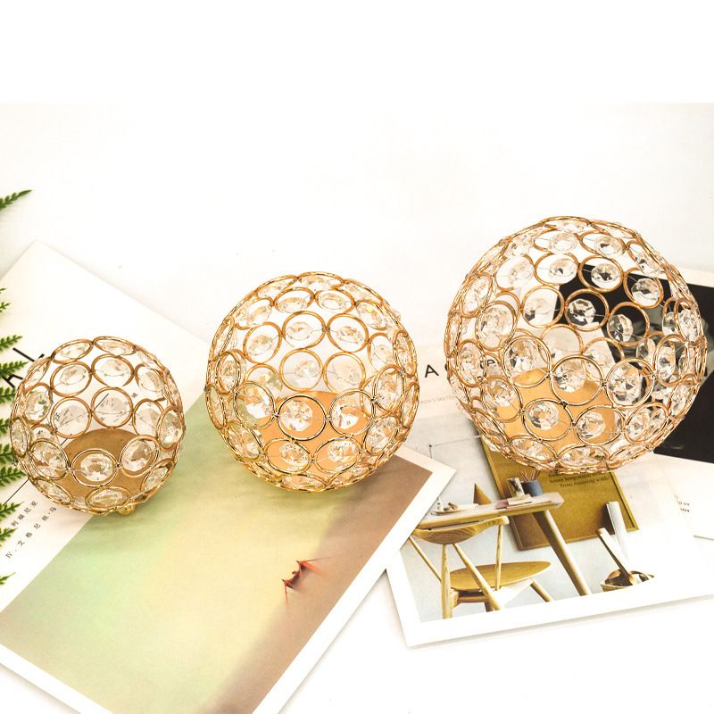 European-style crystal balls are selling well for parties, weddings, retro candlesticks, electroplated ironwork, creative decorative items, hollowed-out vases, candle cups Application Scenario