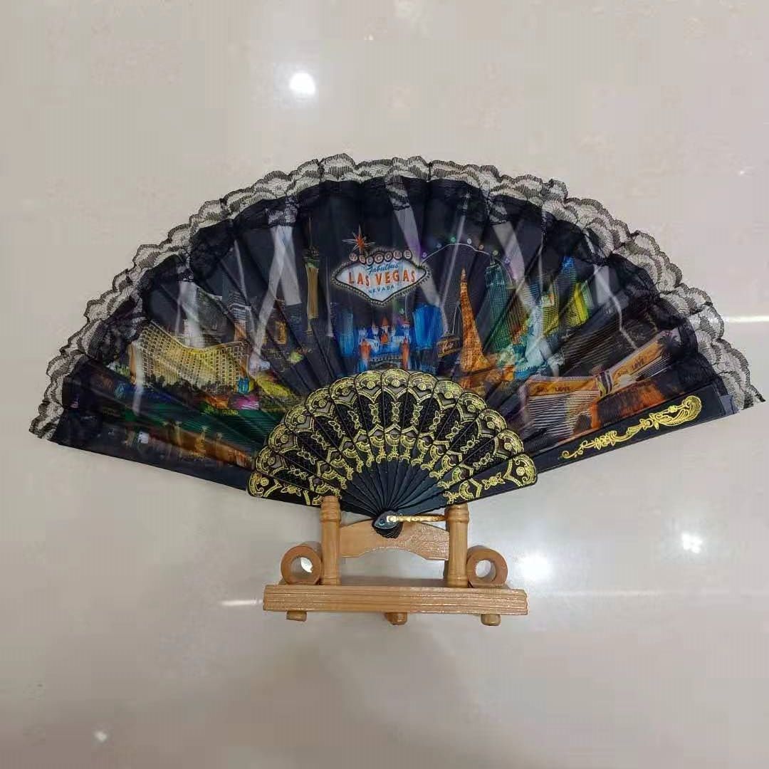德祯  厂家直销  美国拉斯维加斯图案扇子  塑料彩杆烫金扇骨花边扇产品图