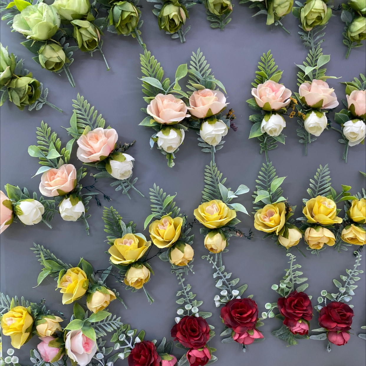 Flower-holding handicrafts describe pic - 1