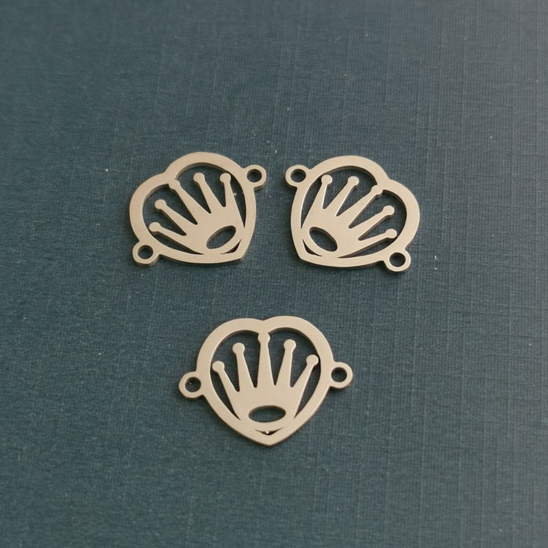 DIY stainless steel fashionable European-style small pendant, heart-shaped crown titanium steel bracelet pendant accessory detail image 1