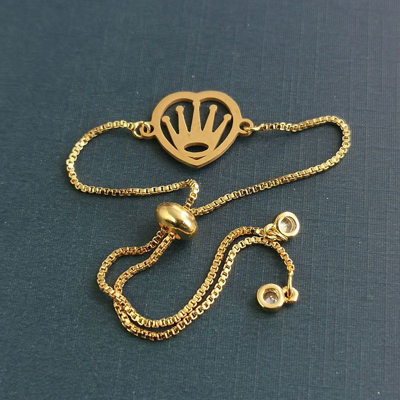 DIY stainless steel fashionable European-style small pendant, heart-shaped crown titanium steel bracelet pendant accessory Application Scenario