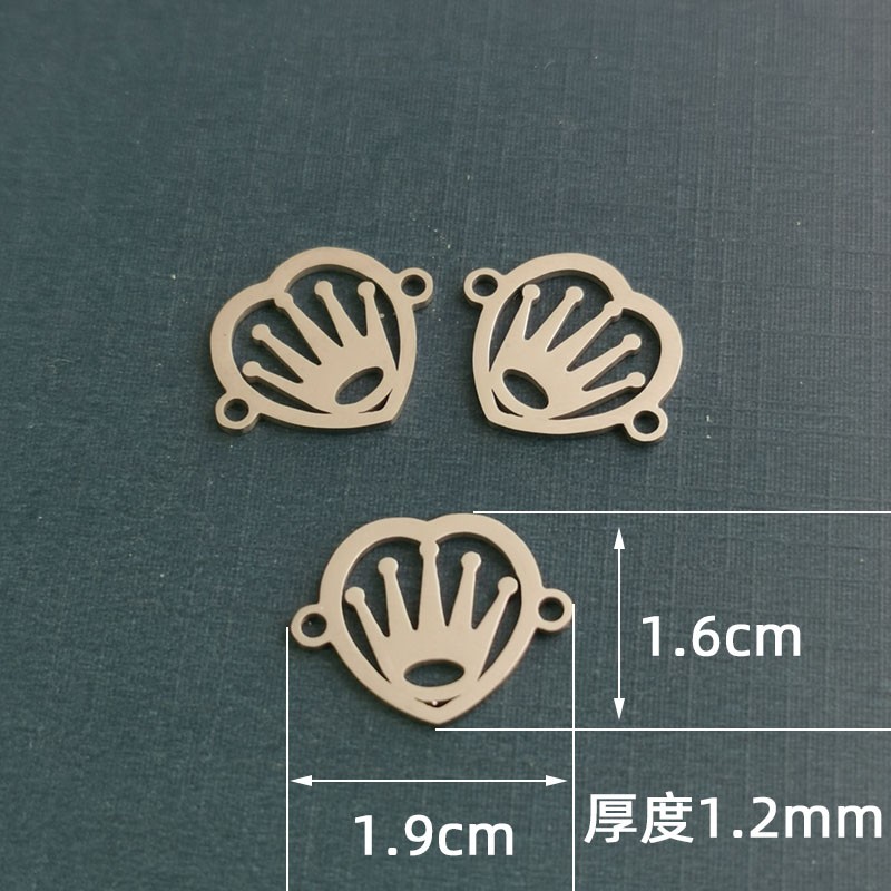 DIY stainless steel fashionable European-style small pendant, heart-shaped crown titanium steel bracelet pendant accessory detail image 3
