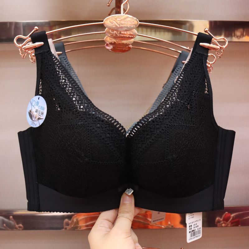 Non-magnetic underwear women's gathering adjustment non-coil bra, thick sexy lace bra, breathable silk-smooth cotton pressure-reducing cup Application Scenario