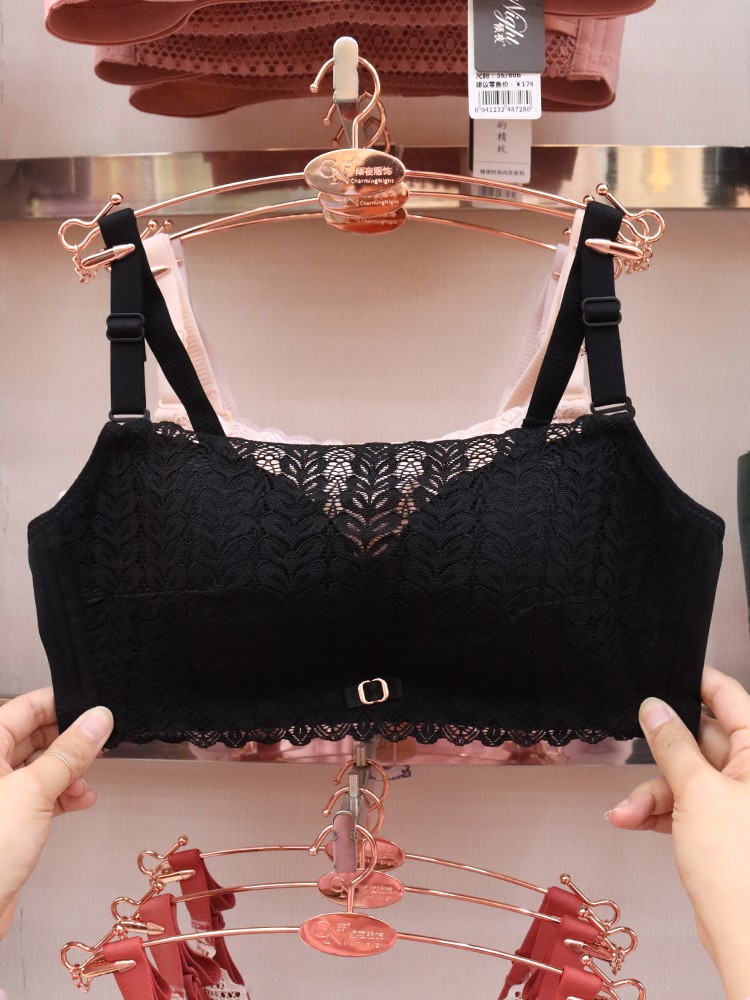 Summer strapless bra for women is a thin, breathable, and breathable design with a small chest that gathers and supports to prevent sagging and exposure detail image 1