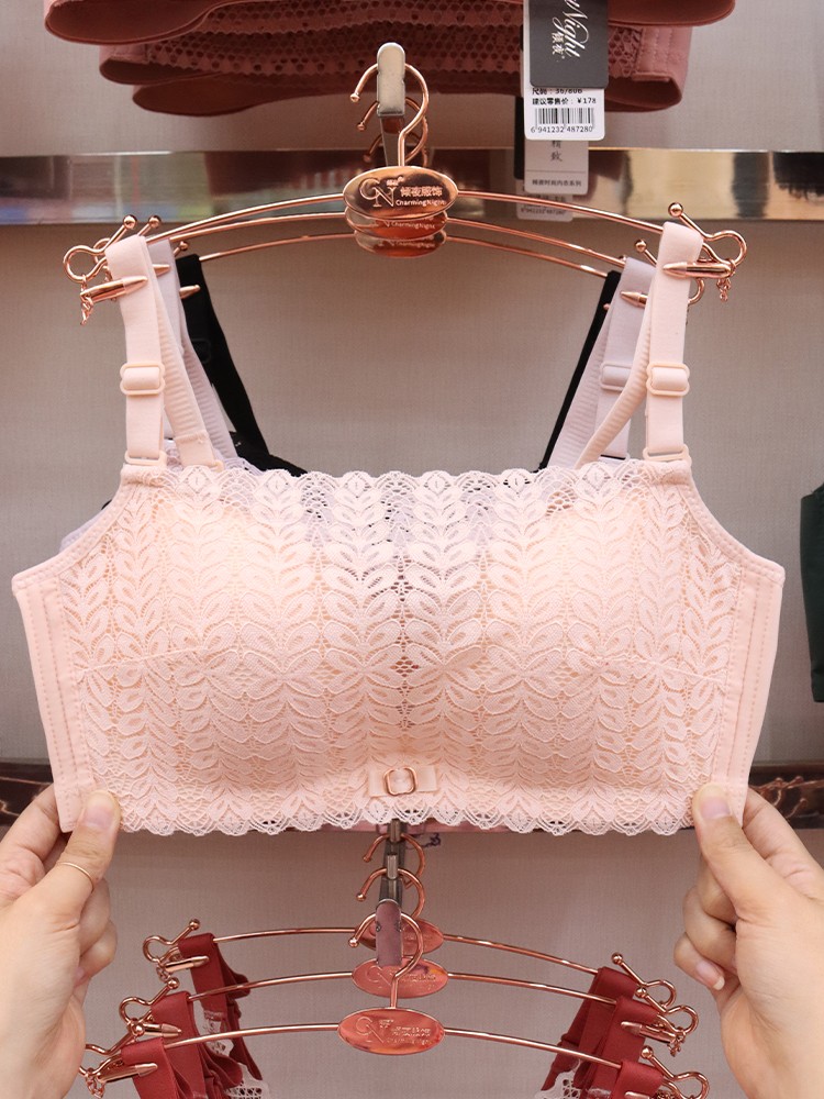 Summer strapless bra for women is a thin, breathable, and breathable design with a small chest that gathers and supports to prevent sagging and exposure detail image 4