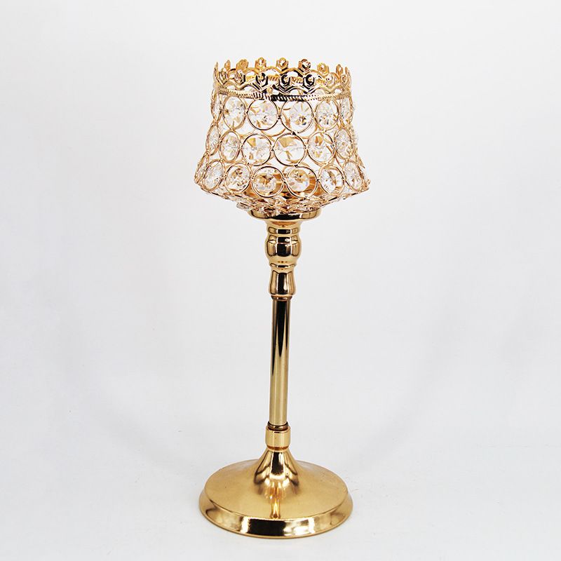 New wedding props, lace candlesticks, crystal handicrafts, European-style gold electroplated ornaments, T-stage road guide decorations Application Scenario