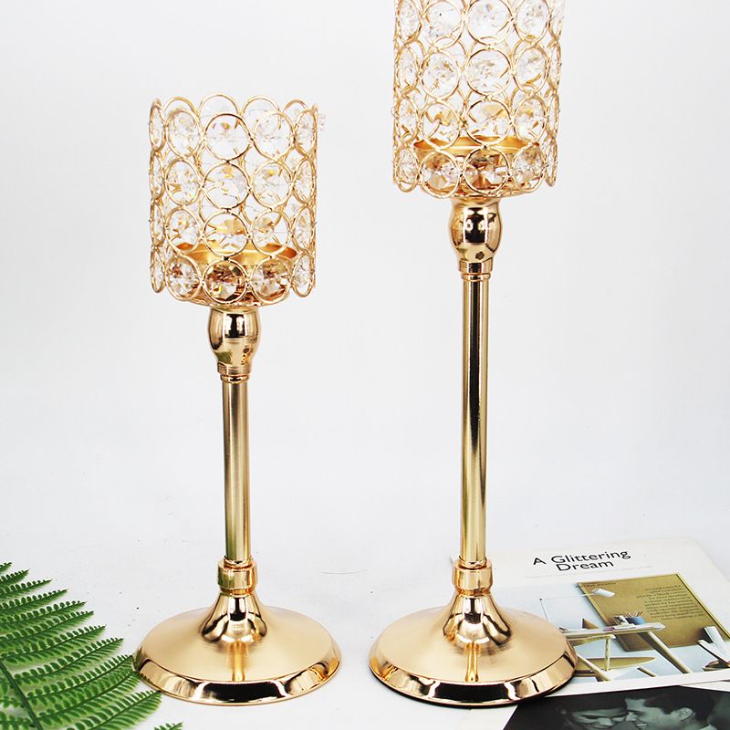 Romantic candlelight dinner, golden crystal candlestick ornament, modern dining table, feather decoration, European crystal candlestick details Picture