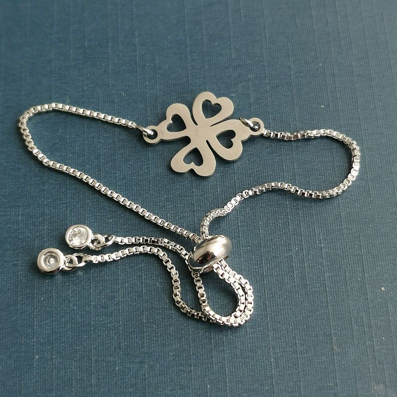 Titanium steel four-leaf clover pendant, stainless steel jewelry accessory diy double-hole bracelet necklace pendant Specification image