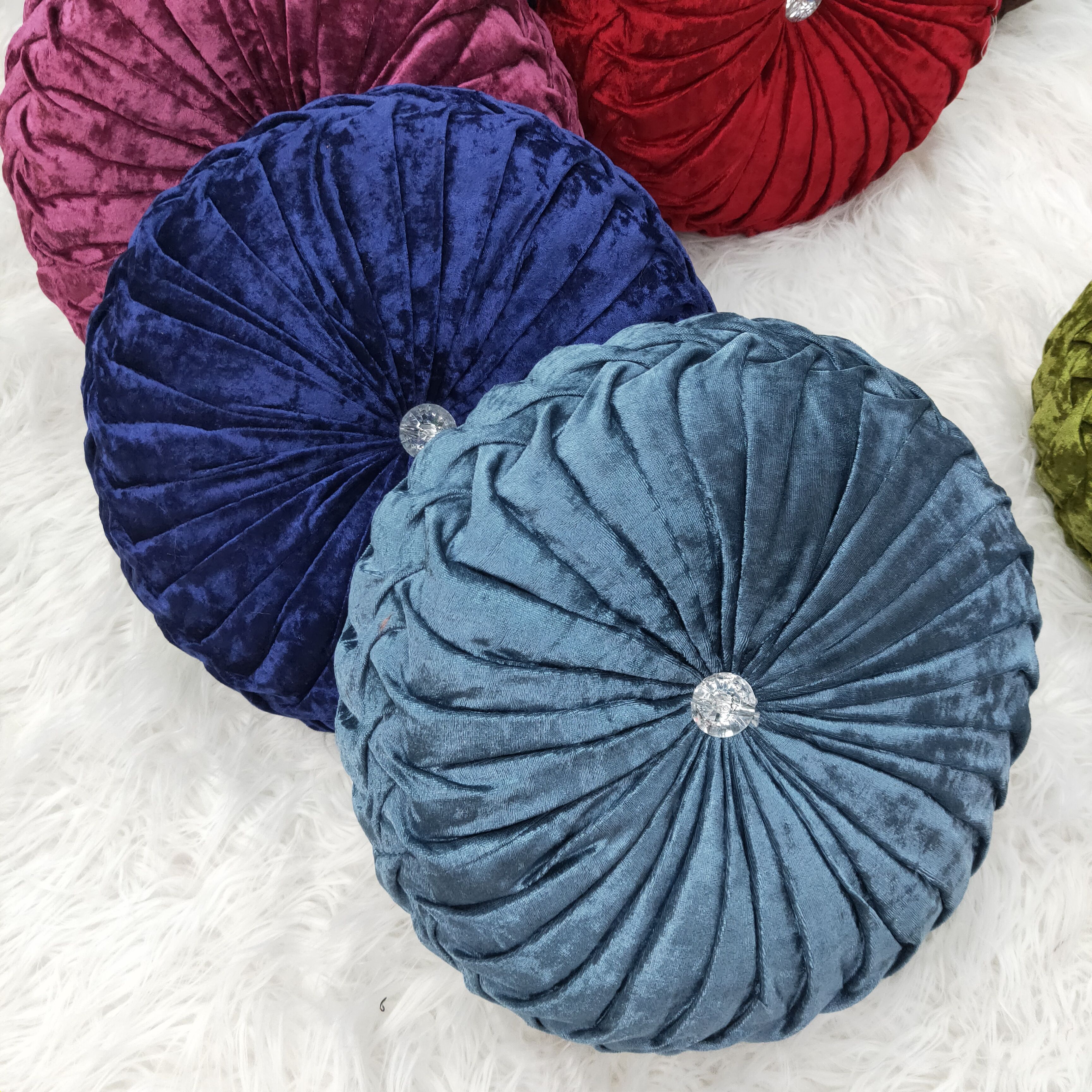 Cross-border exclusive European-style round solid color ice velvet pleated wheel pads, pumpkin waist pillows, floor seat cushions, throw pillows and backrests Application Scenario