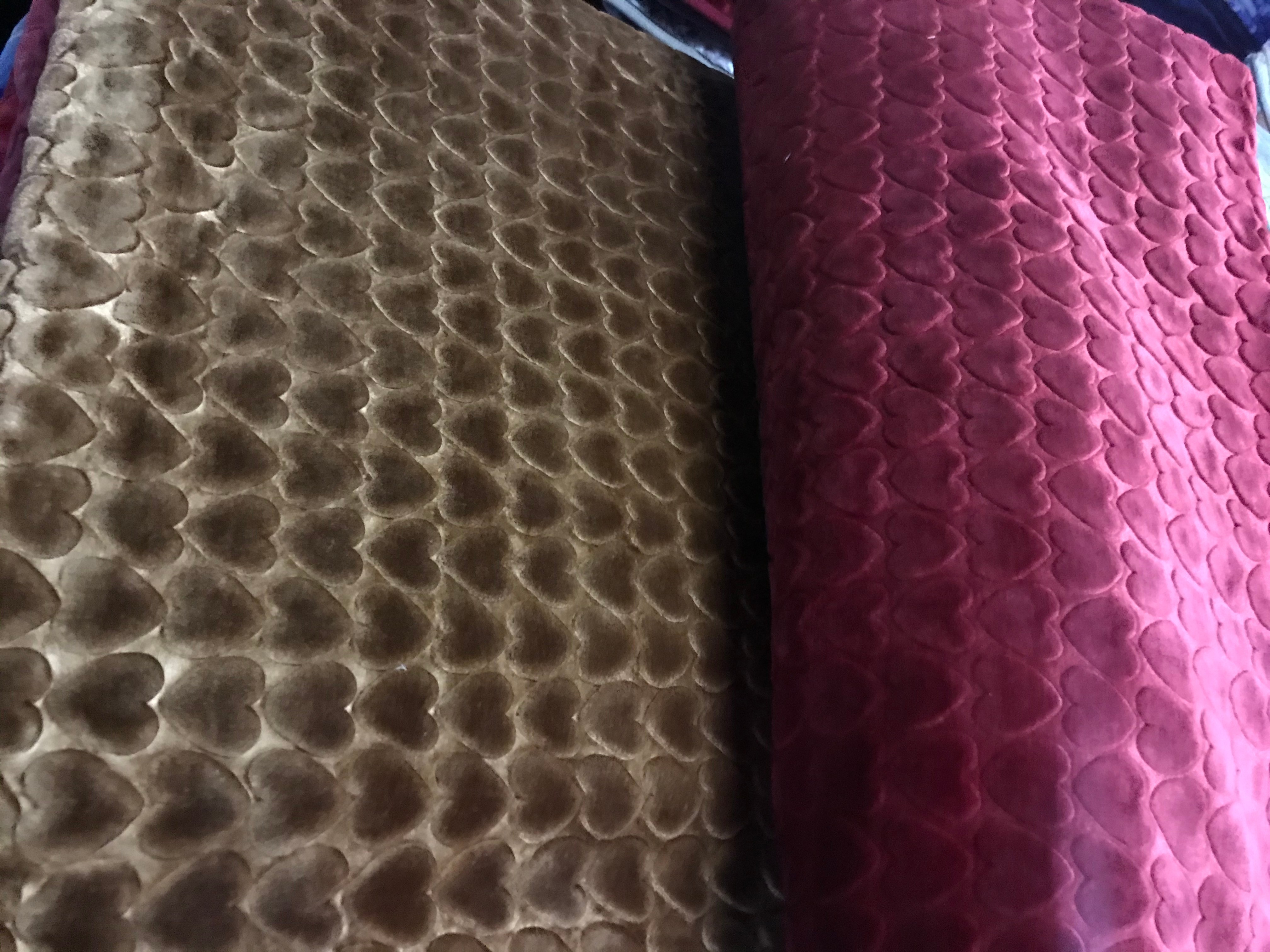 床上用品拉舍尔单层素色压花毛毯外贸毛毯详情图2