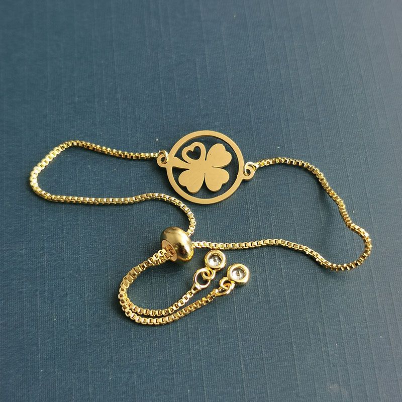 Classic four-leaf clover stainless steel jewelry accessories, double-hole double-sided polished stainless steel necklace, bracelet and pendant Application Scenario