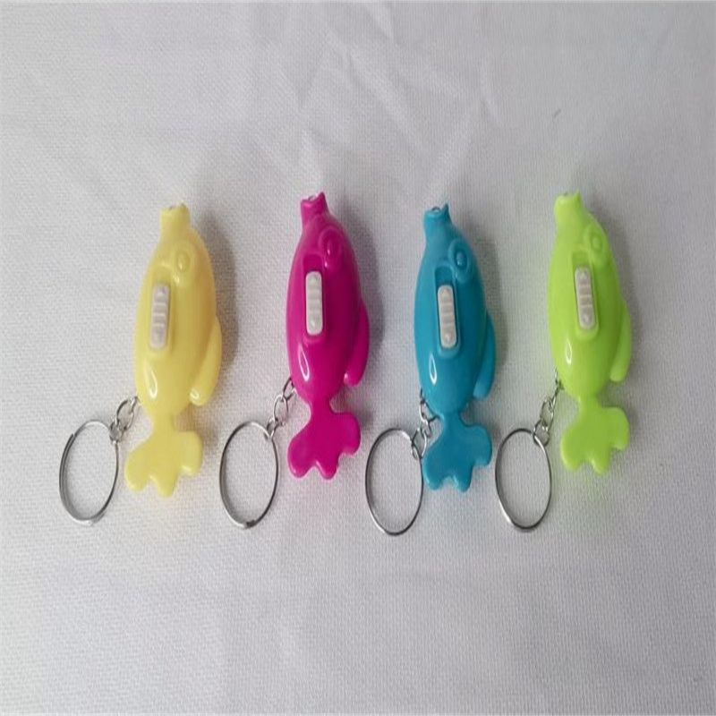 钥匙扣   发光玩具/闪光钥匙扣灯/小挂件白底实物图