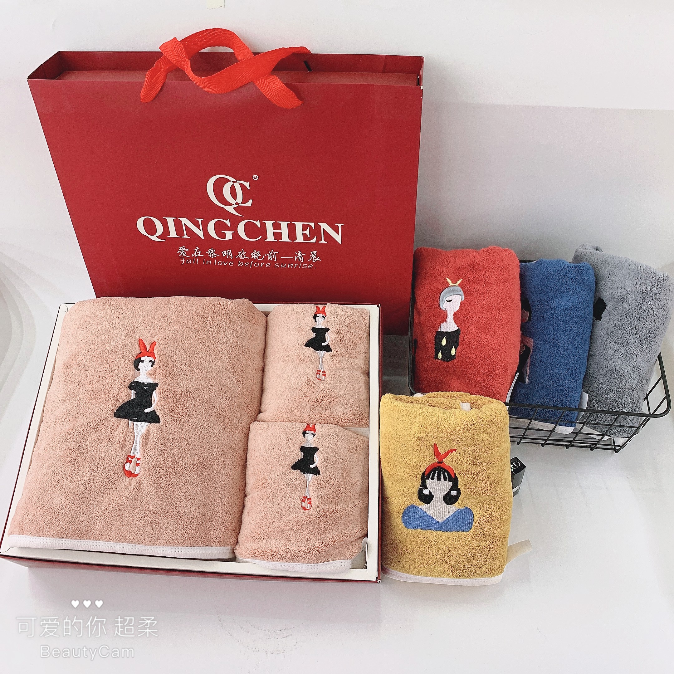 Yiwu quality QINGCHEN fashionable couple wedding gifts, beautiful fairy tale instant absorbent towels, bath towels and set towels pic 9