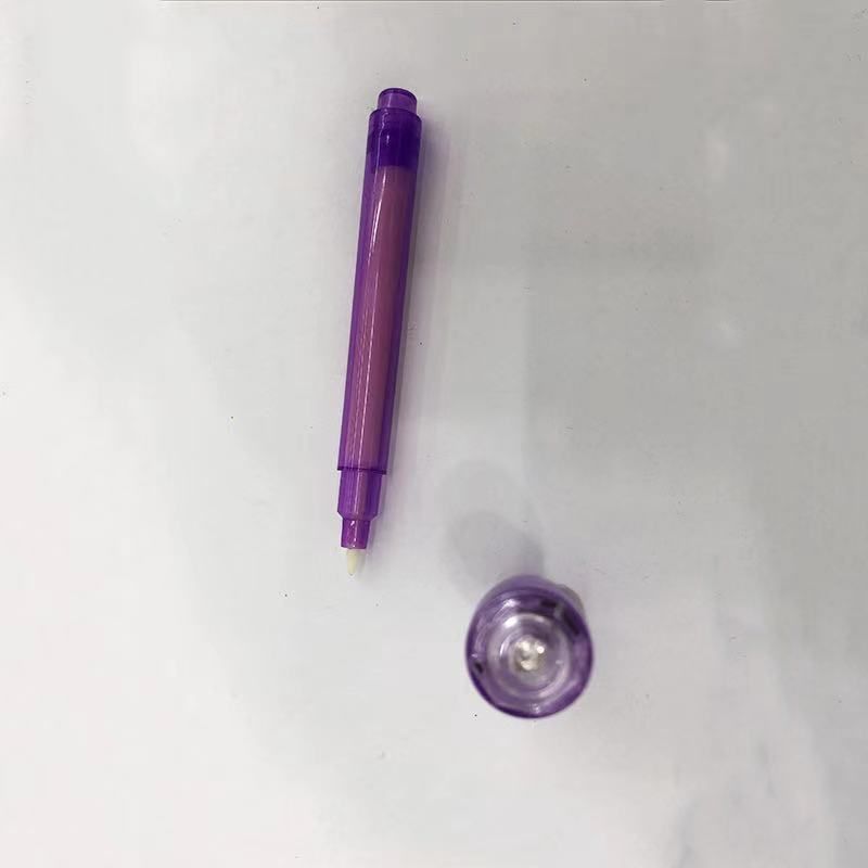 ويحصل الطلاب على القرطاسية المثيرة للاهتمام من أجل الحصول على أوراق نقدية غير مرئية Item Picture