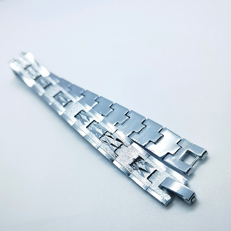 Men's white and gold bracelet with frosted and embroidered patterns detail image 2