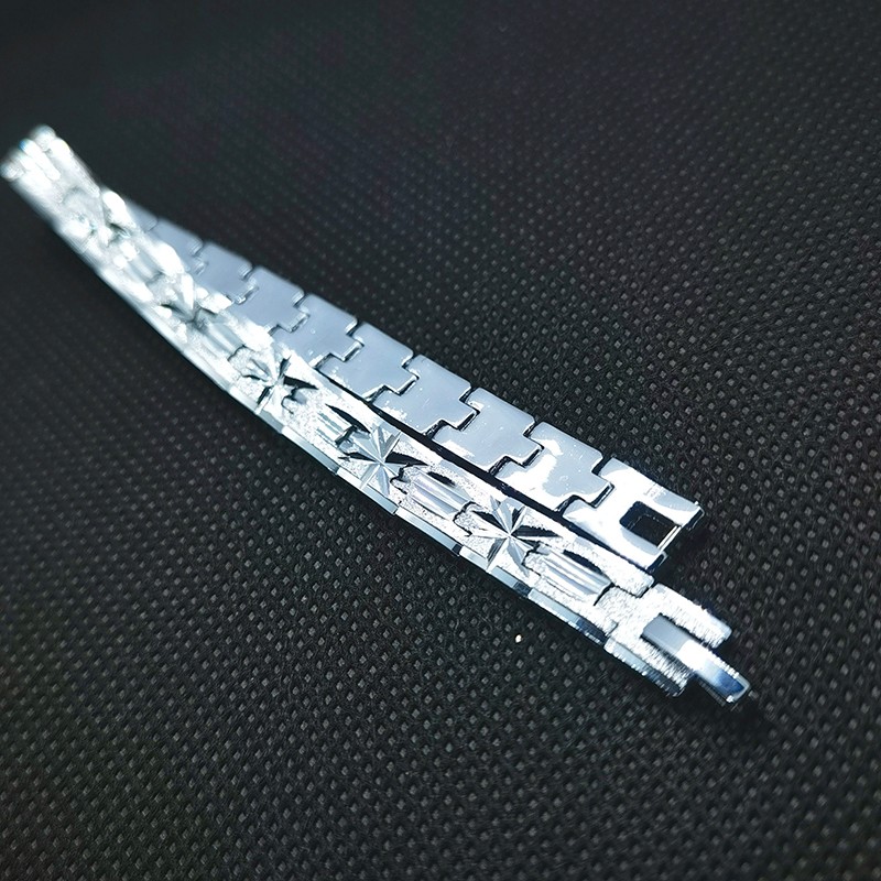 The 2021 new bestseller women's white gold plated bracelet with frosted and engraved patterns detail image 2
