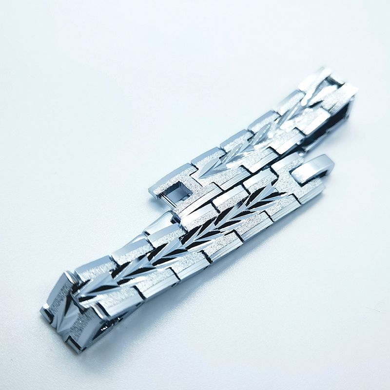 A new best-selling women's white gold plated bracelet with a frosted and engraved pattern Specification image