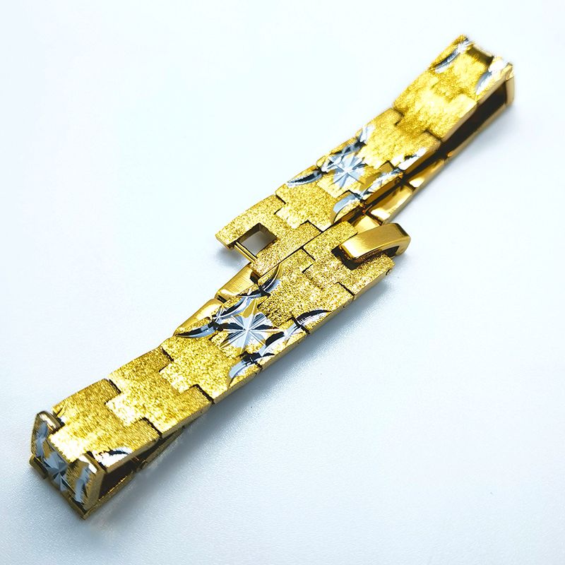2021 Sand Gold Sand Belt Men's and Women's 18K vacuum electroplated two-color frosted and patterned bracelet Application Scenario