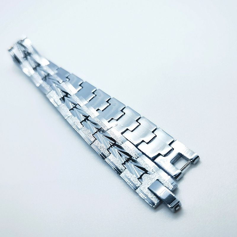 A new best-selling women's white gold plated bracelet with a frosted and engraved pattern details Picture