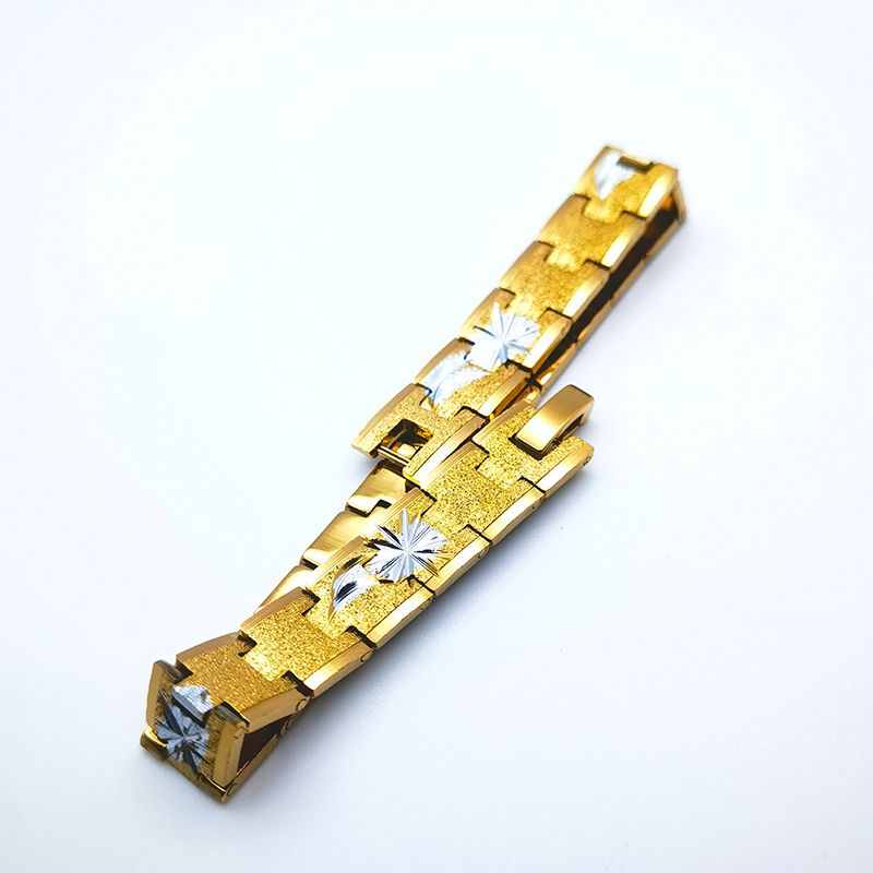 2021 Sand Sand Band 24kK vacuum electroplated two-color frosted and patterned bracelet for both men and women Application Scenario