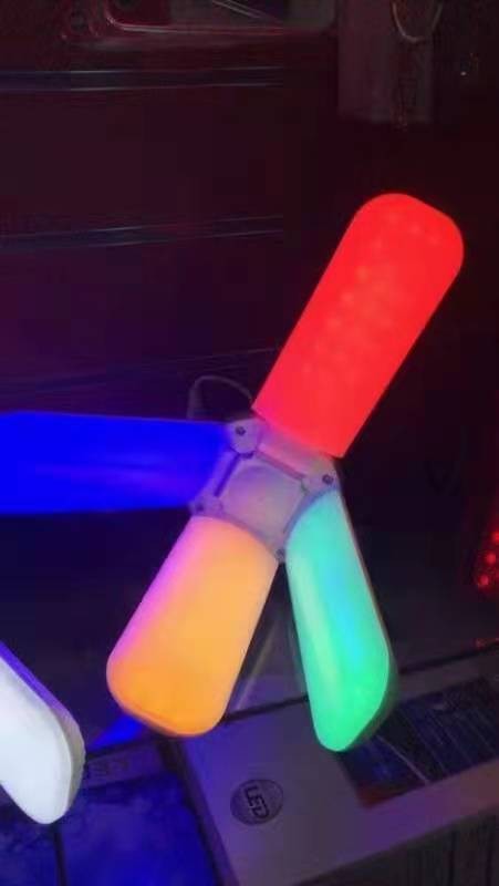 跨境新款LED叶子灯 三叶可折叠飞碟灯e27螺口可折叠高亮风扇灯