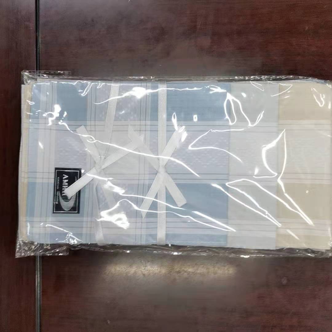 Light-colored wide-edge cross-shaped pure cotton men's handkerchief or handkerchief, 43 cm Application Scenario