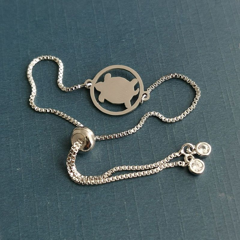 Titanium steel turtle pendant for women, cross-border European and American jewelry, stainless steel hollowed-out Marine animal turtle bracelet, customizable Specification image