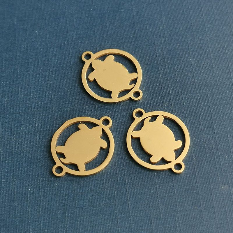 Titanium steel turtle pendant for women, cross-border European and American jewelry, stainless steel hollowed-out Marine animal turtle bracelet, customizable details Picture