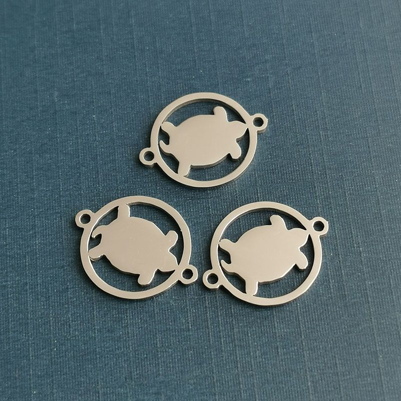 Titanium steel turtle pendant for women, cross-border European and American jewelry, stainless steel hollowed-out Marine animal turtle bracelet, customizable