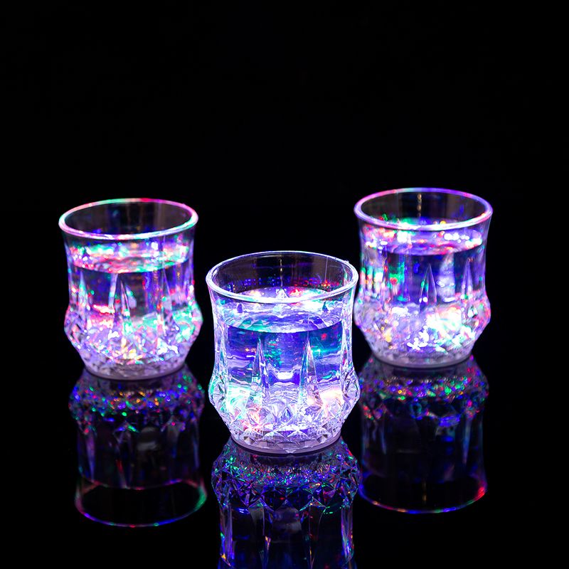 发光水杯/发光菠萝杯/感应闪光水杯细节图