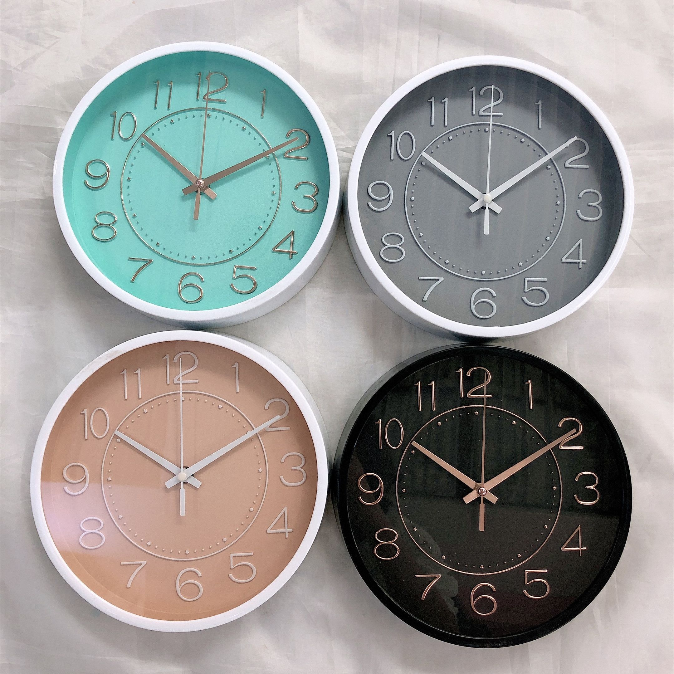 Creative, simple and fashionable living room three-dimensional digital scale wall clock, round quartz wall clock, 8-inch quartz watch Application Scenario