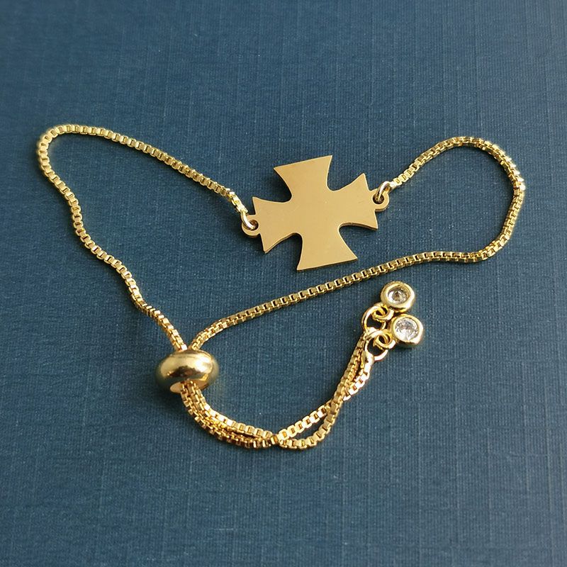DIY handcrafted pendant, double hanging mini cross pendant, European and American bracelet, titanium steel jewelry accessory Application Scenario