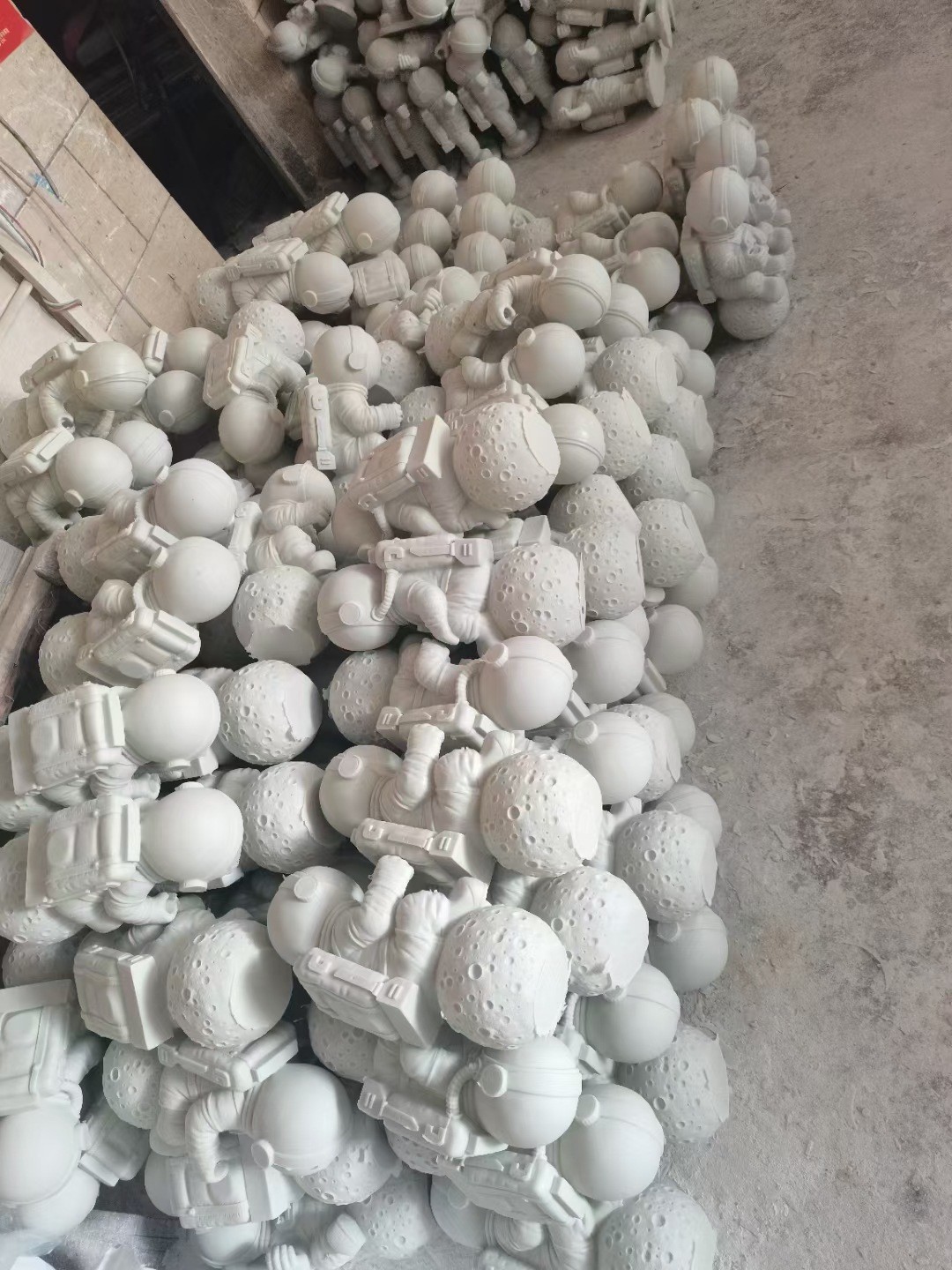 宇航员儿童房台灯卧室床头书桌创意小夜灯月球装饰网红太空人壁灯