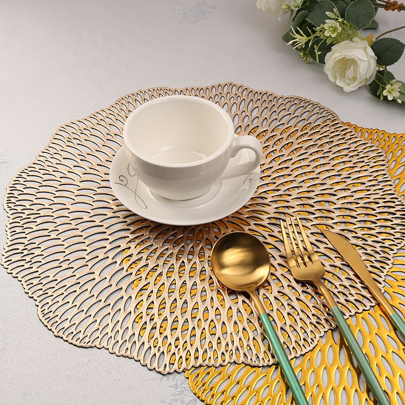 Wholesale PVC irregular-shaped hollowed-out lace water-drop placemats, creative heat-insulating decorative placemats, oil-proof, heat-resistant and no-wash table MATS